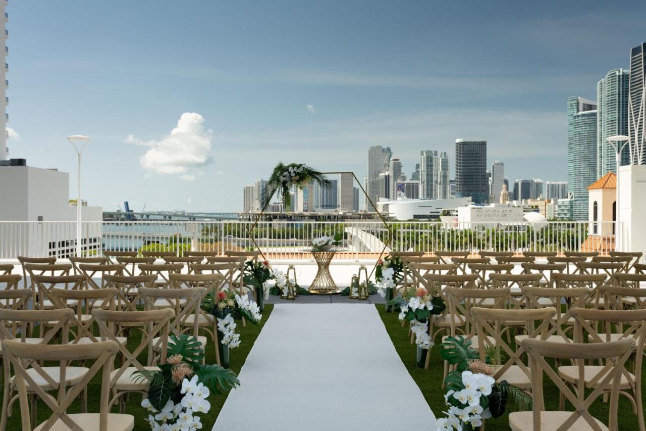 Отель Miami Marriott Biscayne Bay Экстерьер фото