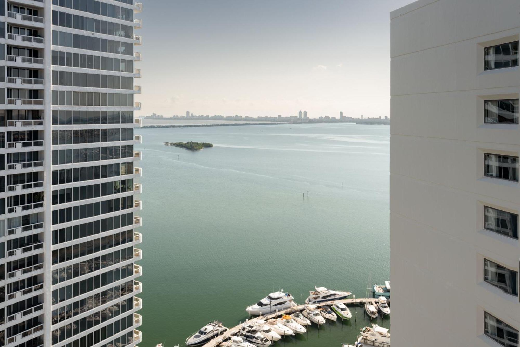 Отель Miami Marriott Biscayne Bay Экстерьер фото
