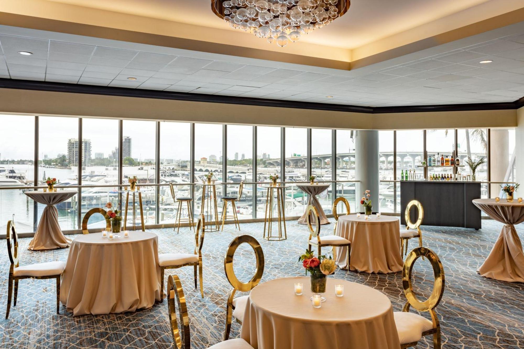 Отель Miami Marriott Biscayne Bay Экстерьер фото