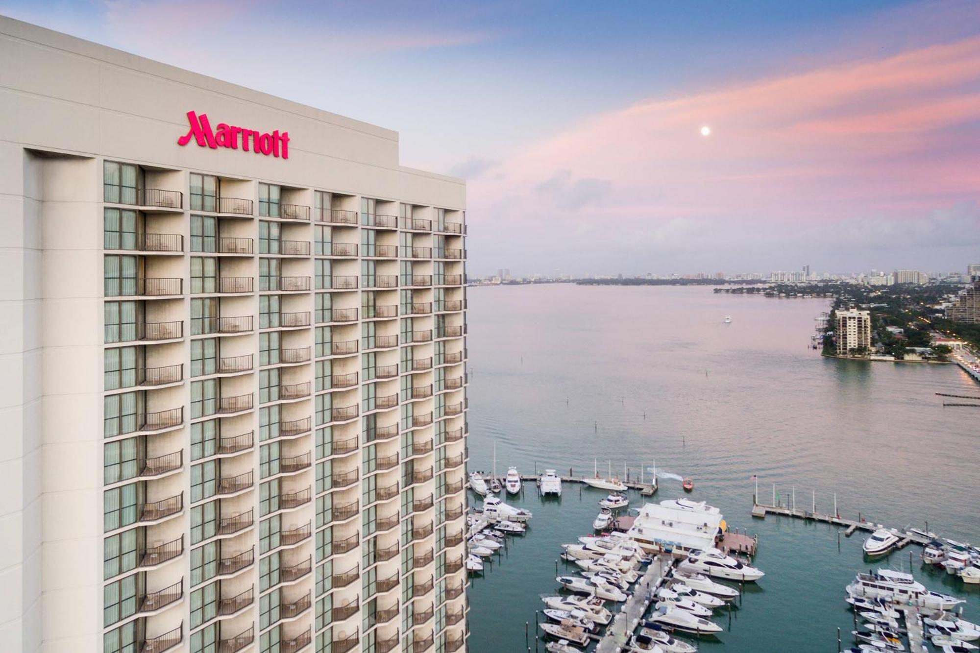 Отель Miami Marriott Biscayne Bay Экстерьер фото