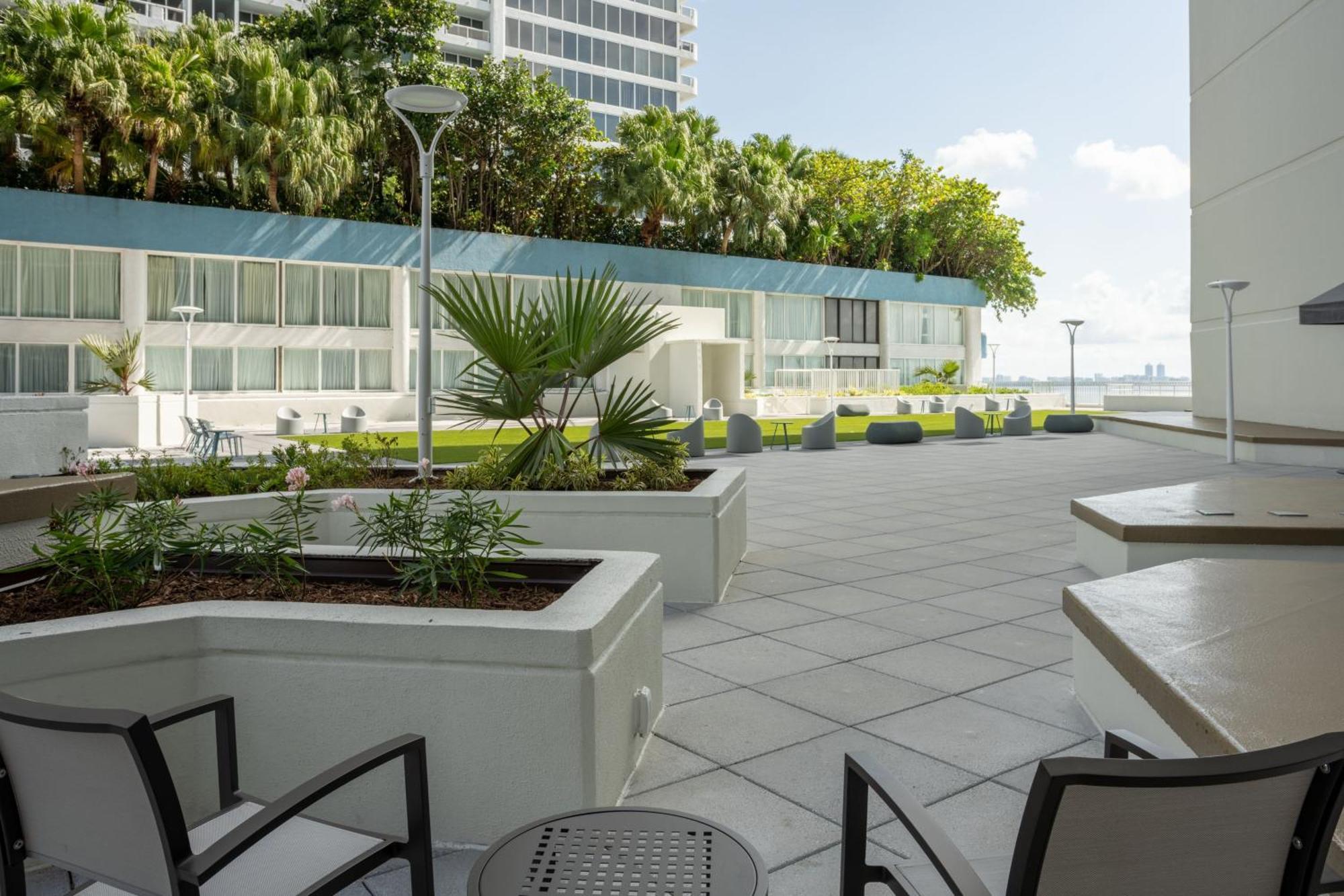 Отель Miami Marriott Biscayne Bay Экстерьер фото