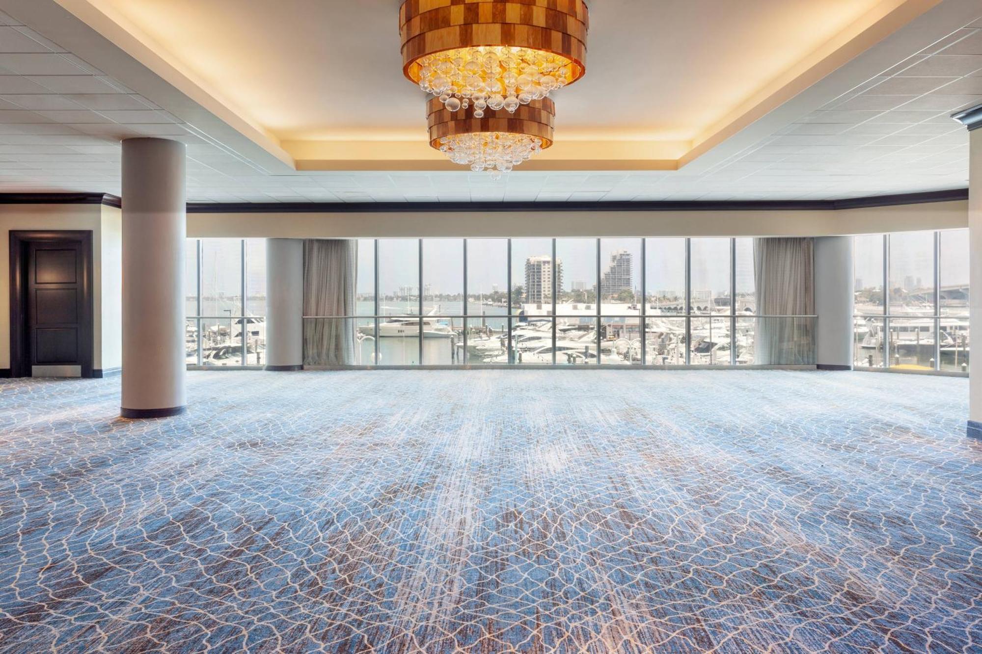 Отель Miami Marriott Biscayne Bay Экстерьер фото