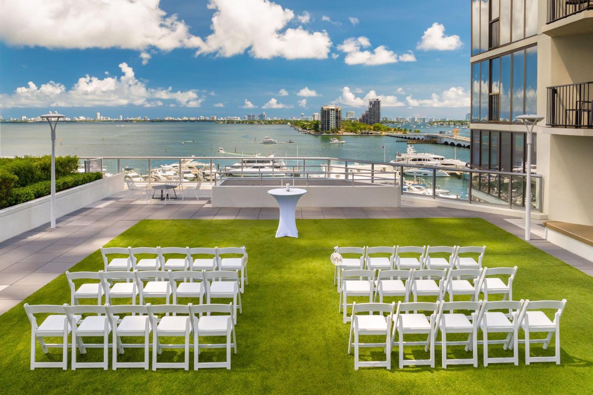 Отель Miami Marriott Biscayne Bay Экстерьер фото