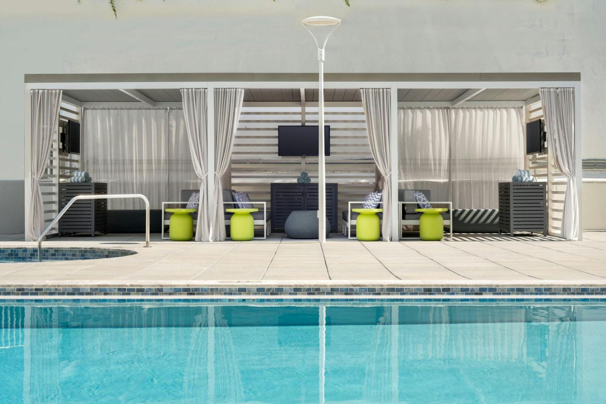 Отель Miami Marriott Biscayne Bay Экстерьер фото